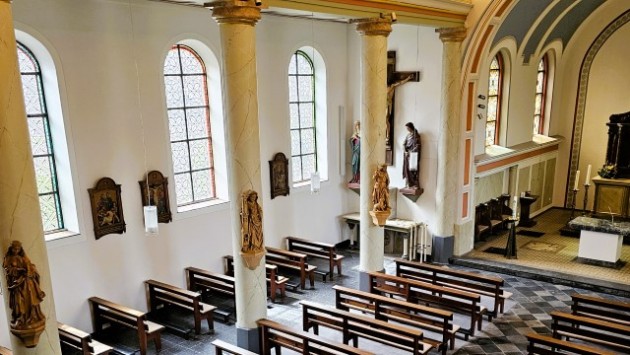 St. Rochus - Blick von der Orgel-Empore in das renovierte linke Seitenschiff