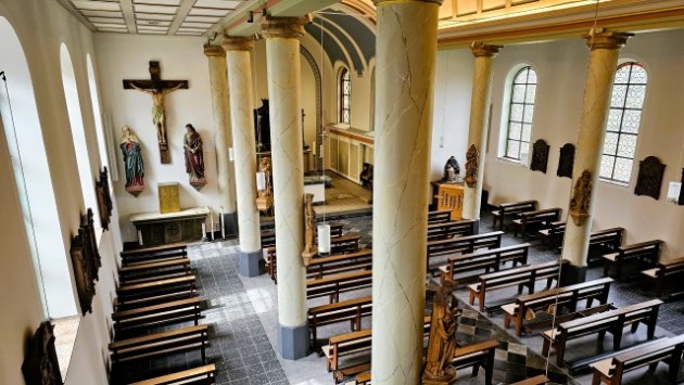St. Rochus - Blick von der Orgel-Empore in das renovierte linke Seitenschiff