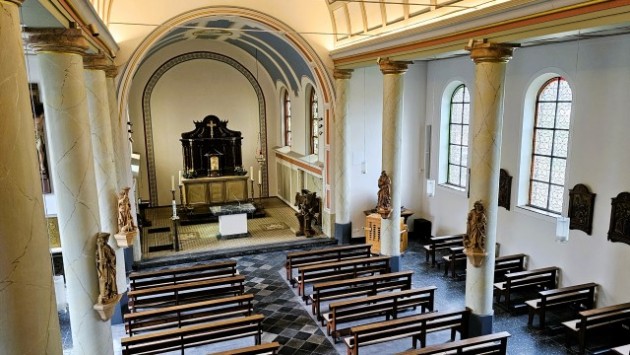 St. Rochus - Blick von der Orgel-Empore ins renovierte Kirchenschiff