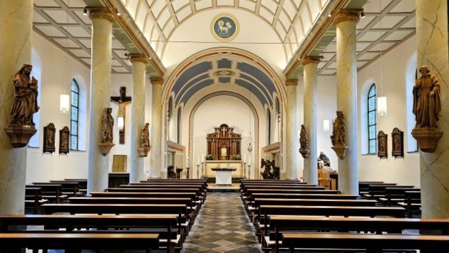 St. Rochus - Blick ins renovierte Kirchenschiff