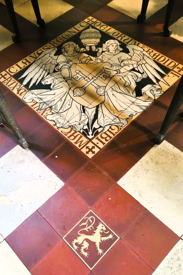 Papstwappen unter dem Altar - Annabergkapelle -Haltern am See