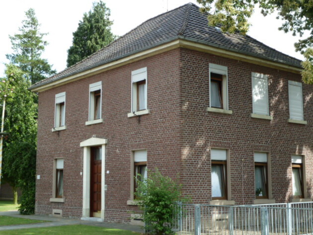Pfarrhaus Rath-Anhoven, Foto: Heinen 2011